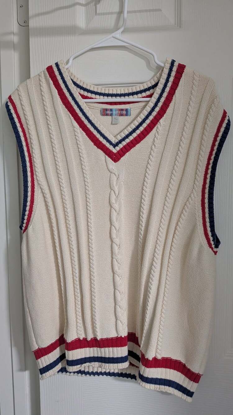 Urban Outfitters Sweater Vest Size M White Cable Knit V-Neck Cricket